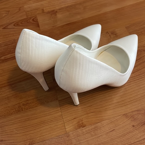 Woman shoes - Picture 2 of 6